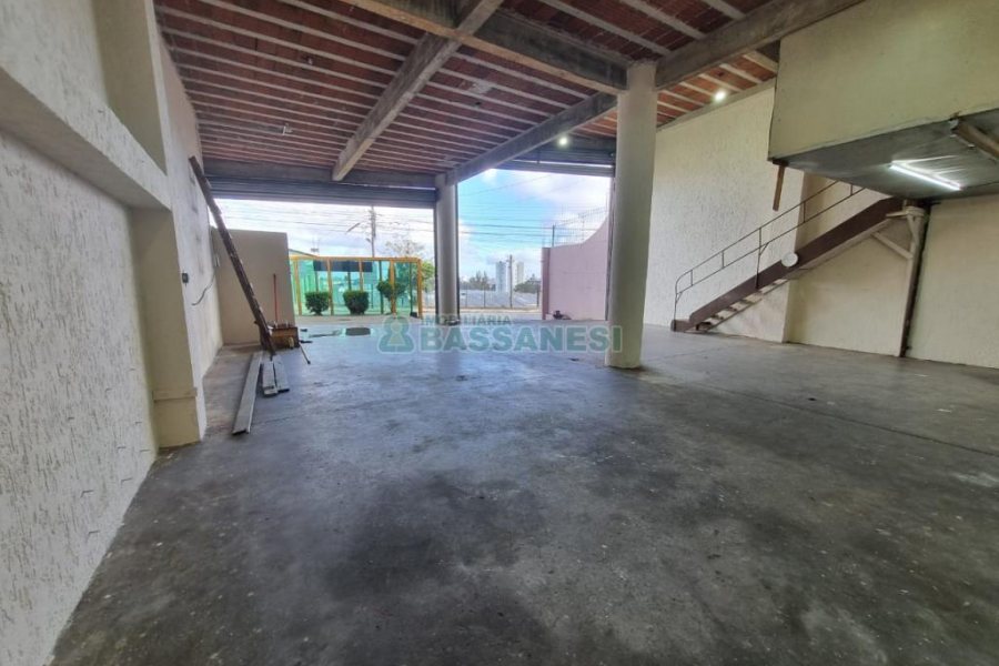 Pavilhão com 140m², no bairro Pioneiro em Caxias do Sul para Alugar