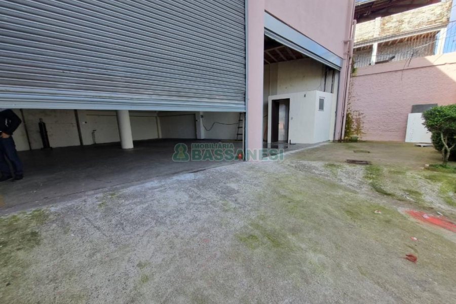 Pavilhão com 140m², no bairro Pioneiro em Caxias do Sul para Alugar
