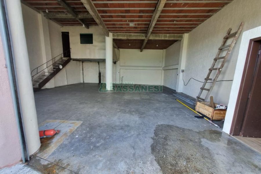 Pavilhão com 140m², no bairro Pioneiro em Caxias do Sul para Alugar