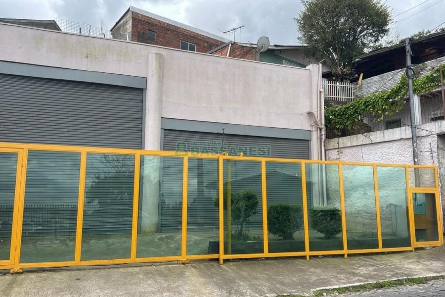 Pavilhão com 140m², no bairro Pioneiro em Caxias do Sul para Alugar