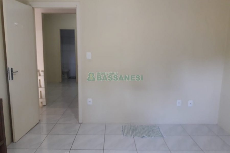 Sobrado com 94m², no bairro Charqueadas em Caxias do Sul para Comprar