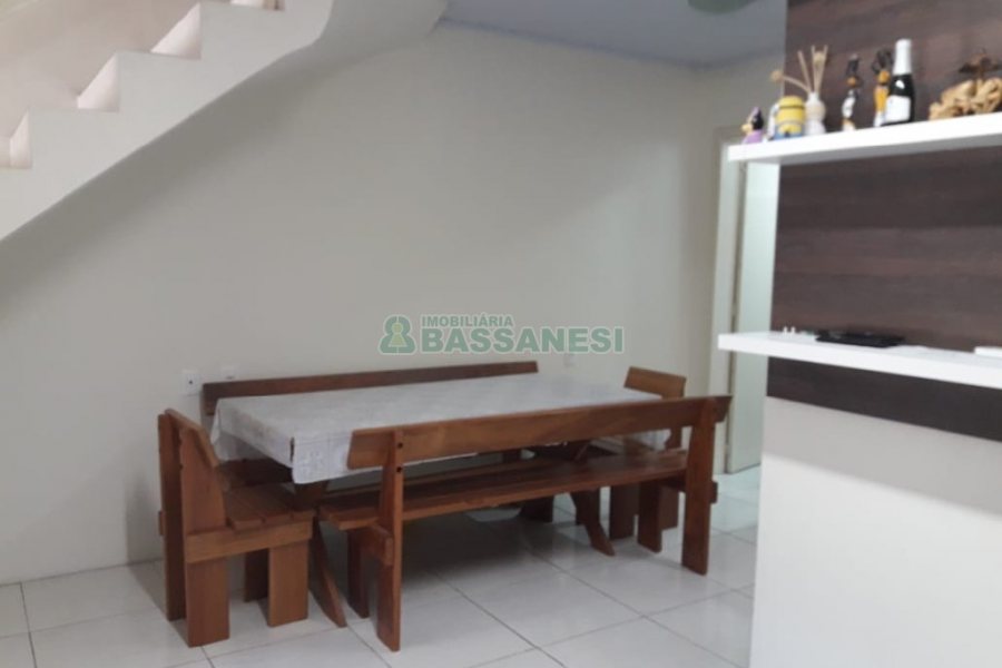 Sobrado com 94m², no bairro Charqueadas em Caxias do Sul para Comprar