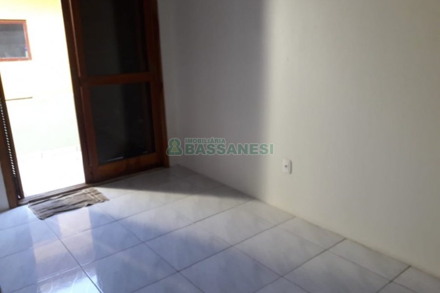 Sobrado com 94m², no bairro Charqueadas em Caxias do Sul para Comprar