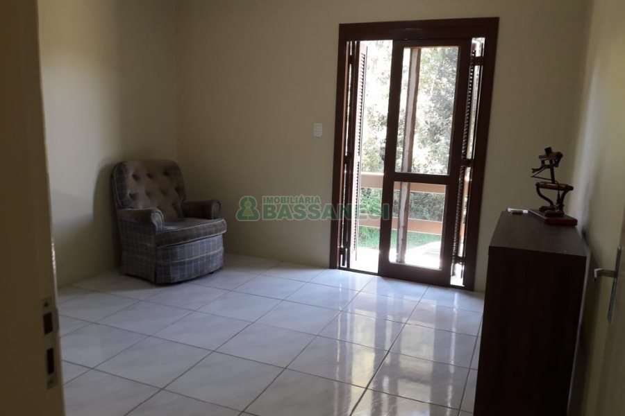 Sobrado com 94m², no bairro Charqueadas em Caxias do Sul para Comprar