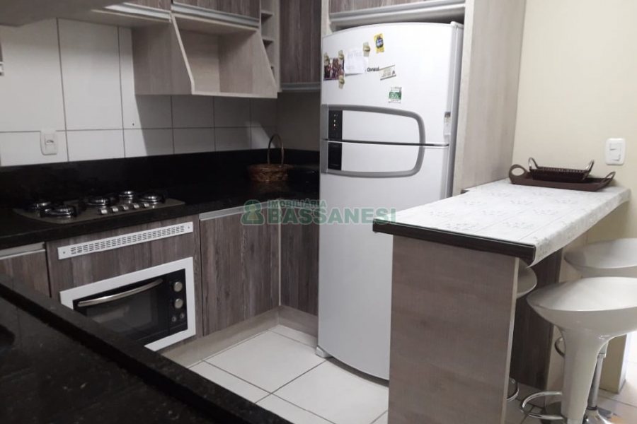 Sobrado com 94m², no bairro Charqueadas em Caxias do Sul para Comprar