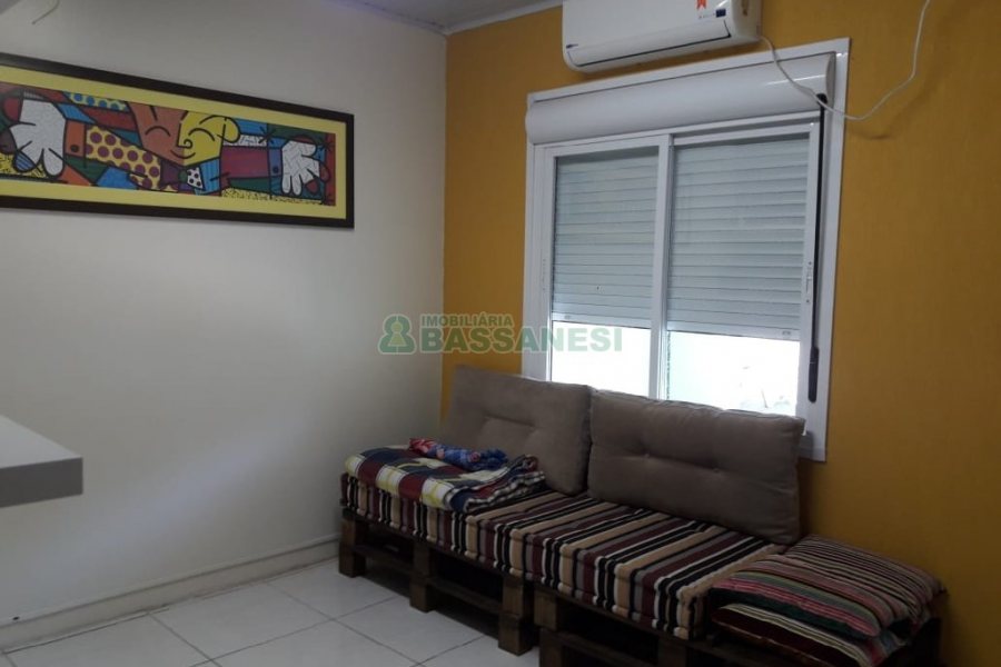 Sobrado com 94m², no bairro Charqueadas em Caxias do Sul para Comprar