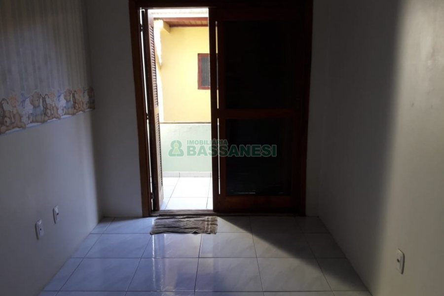 Sobrado com 94m², no bairro Charqueadas em Caxias do Sul para Comprar