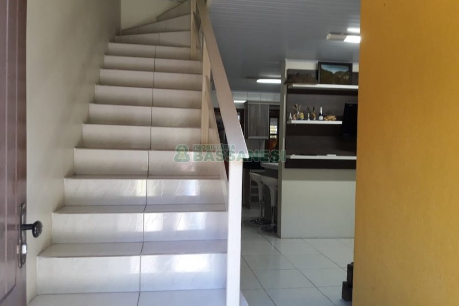 Sobrado com 94m², no bairro Charqueadas em Caxias do Sul para Comprar