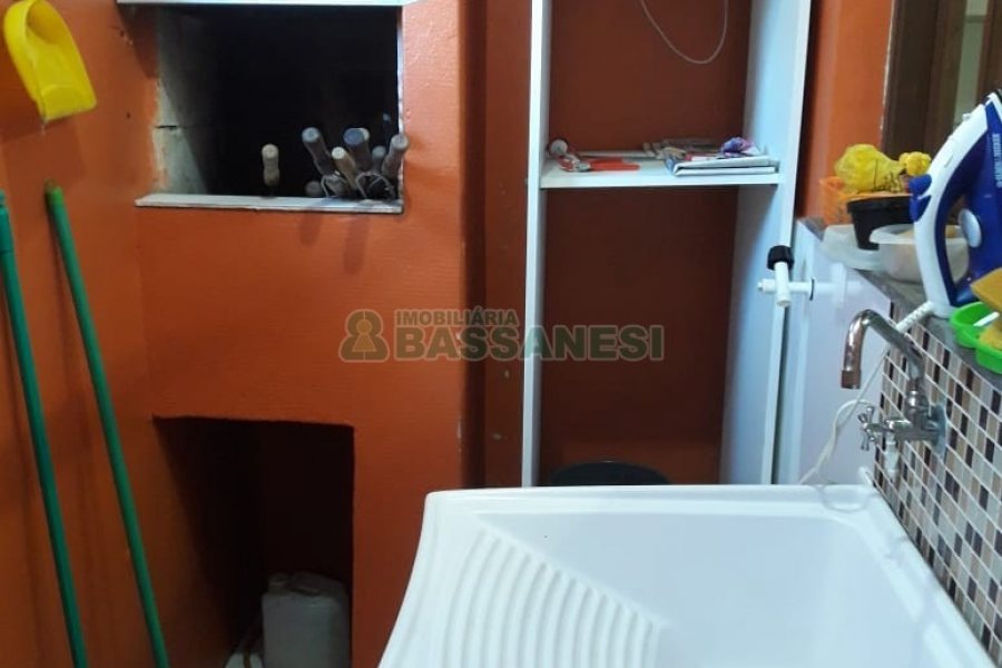 Sobrado com 94m², no bairro Charqueadas em Caxias do Sul para Comprar