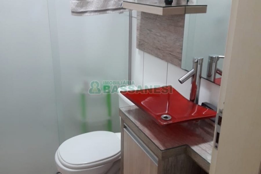 Sobrado com 94m², no bairro Charqueadas em Caxias do Sul para Comprar