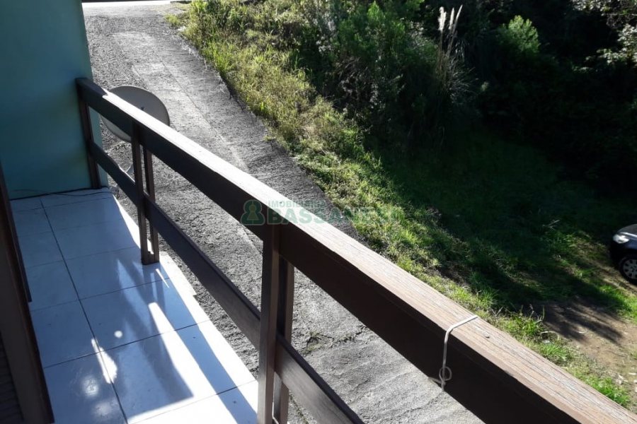 Sobrado com 94m², no bairro Charqueadas em Caxias do Sul para Comprar