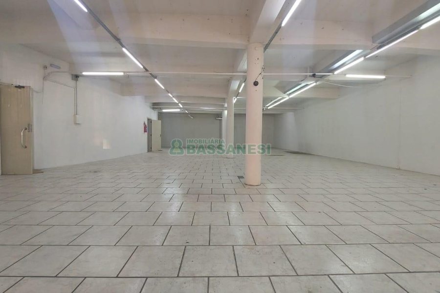 Loja com 204m², no bairro São Pelegrino em Caxias do Sul para Alugar
