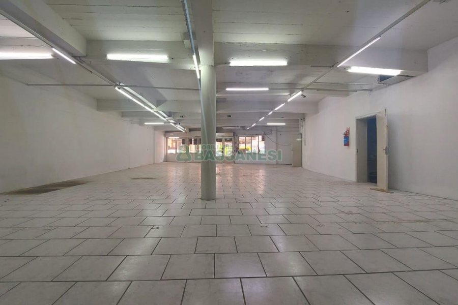 Loja com 204m², no bairro São Pelegrino em Caxias do Sul para Alugar