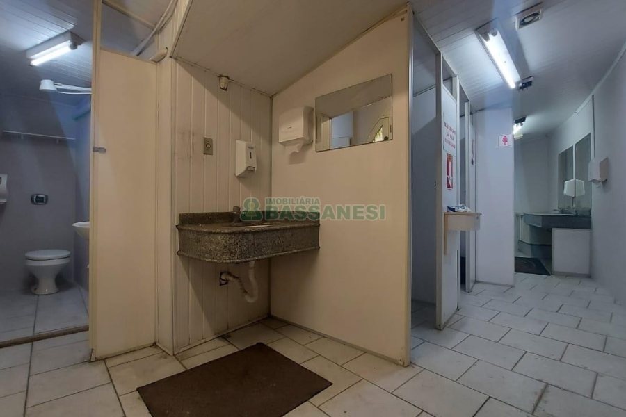 Loja com 204m², no bairro São Pelegrino em Caxias do Sul para Alugar