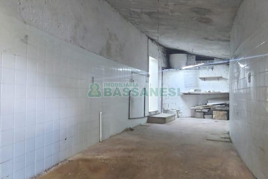 Loja com 204m², no bairro São Pelegrino em Caxias do Sul para Alugar