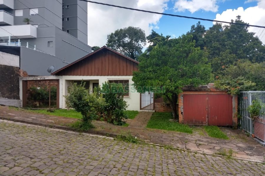 Casa com 100m², 3 dormitórios, 1 vaga, no bairro Panazzolo em Caxias do Sul para Comprar