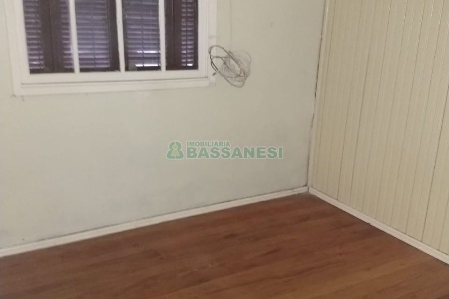 Casa com 100m², 3 dormitórios, 1 vaga, no bairro Panazzolo em Caxias do Sul para Comprar