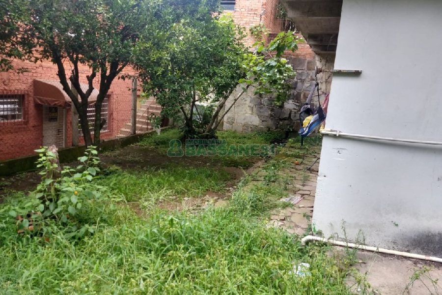 Casa com 100m², 3 dormitórios, 1 vaga, no bairro Panazzolo em Caxias do Sul para Comprar