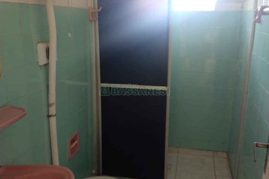 Casa com 100m², 3 dormitórios, 1 vaga, no bairro Panazzolo em Caxias do Sul para Comprar