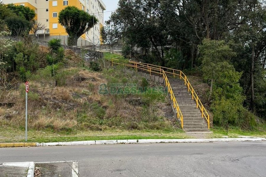 Terreno com 360m², no bairro Santa Corona em Caxias do Sul para Comprar