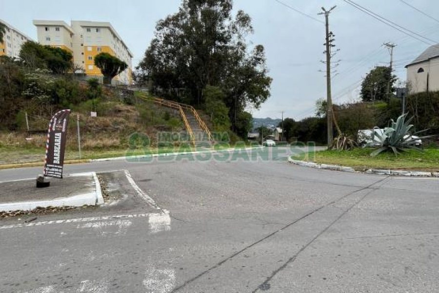 Terreno com 360m², no bairro Santa Corona em Caxias do Sul para Comprar