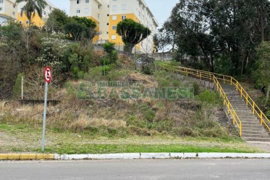 Terreno com 360m², no bairro Santa Corona em Caxias do Sul para Comprar