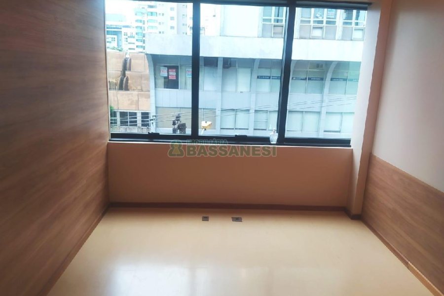 Sala com 55m², no bairro Centro em Caxias do Sul para Comprar