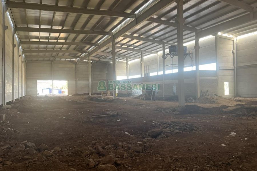 Pavilhão com 3141m², no bairro Cidade Nova em Caxias do Sul para Alugar