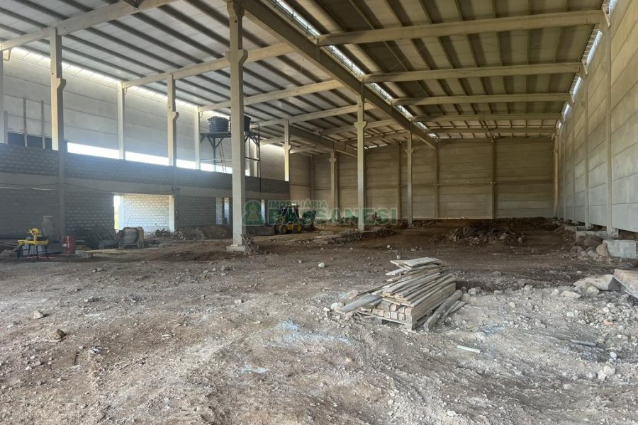 Pavilhão com 3141m², no bairro Cidade Nova em Caxias do Sul para Alugar