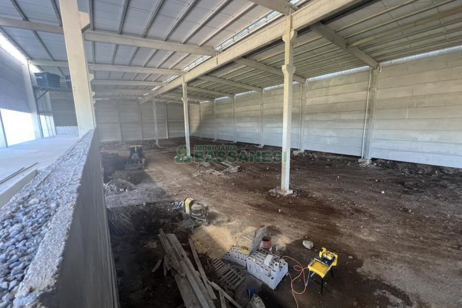 Pavilhão com 3141m², no bairro Cidade Nova em Caxias do Sul para Alugar