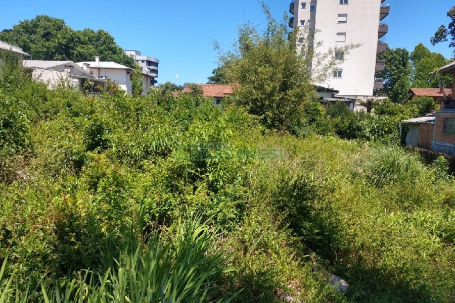 Terreno com 360m², no bairro Jardim América em Caxias do Sul para Comprar