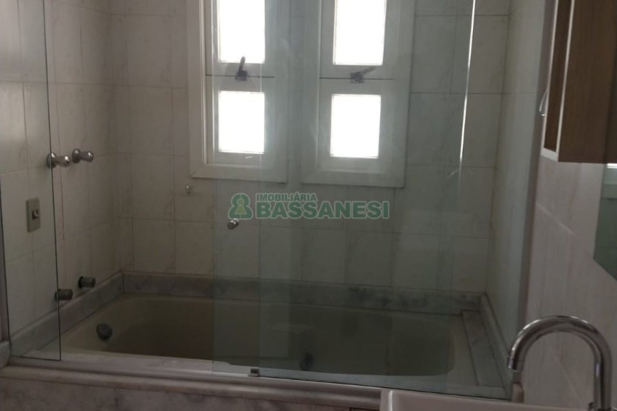 Apartamento com 108m², 3 dormitórios, 2 vagas, no bairro Pio X em Caxias do Sul para Comprar