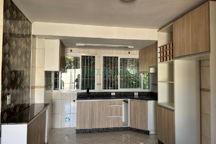 Apartamento com 98m², 3 dormitórios, 2 vagas, no bairro Panazzolo em Caxias do Sul para Alugar