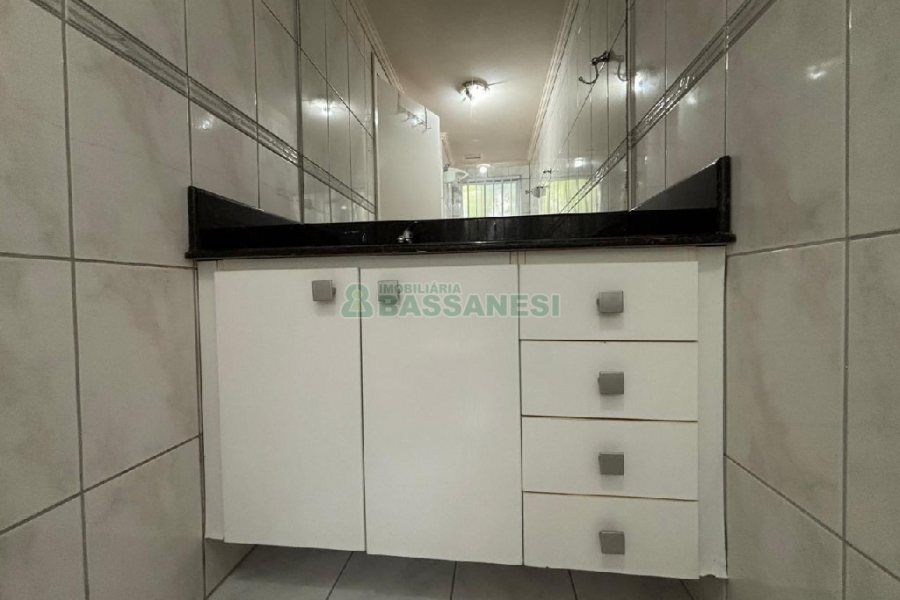 Apartamento com 98m², 3 dormitórios, 2 vagas, no bairro Panazzolo em Caxias do Sul para Alugar