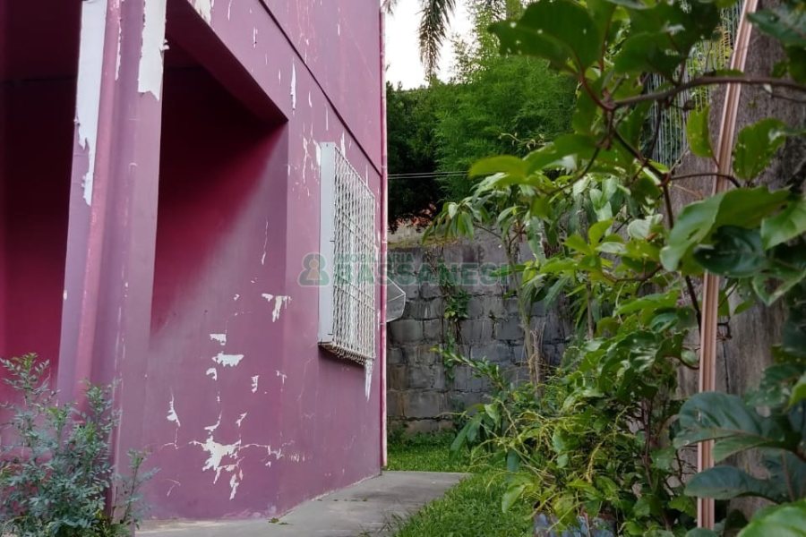 Casa com 149m², 2 dormitórios, 1 vaga, no bairro Santa Corona em Caxias do Sul para Comprar