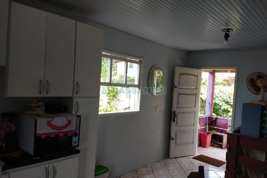 Casa com 149m², 2 dormitórios, 1 vaga, no bairro Santa Corona em Caxias do Sul para Comprar