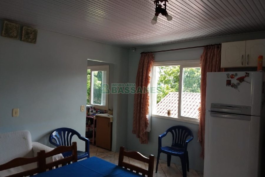 Casa com 149m², 2 dormitórios, 1 vaga, no bairro Santa Corona em Caxias do Sul para Comprar