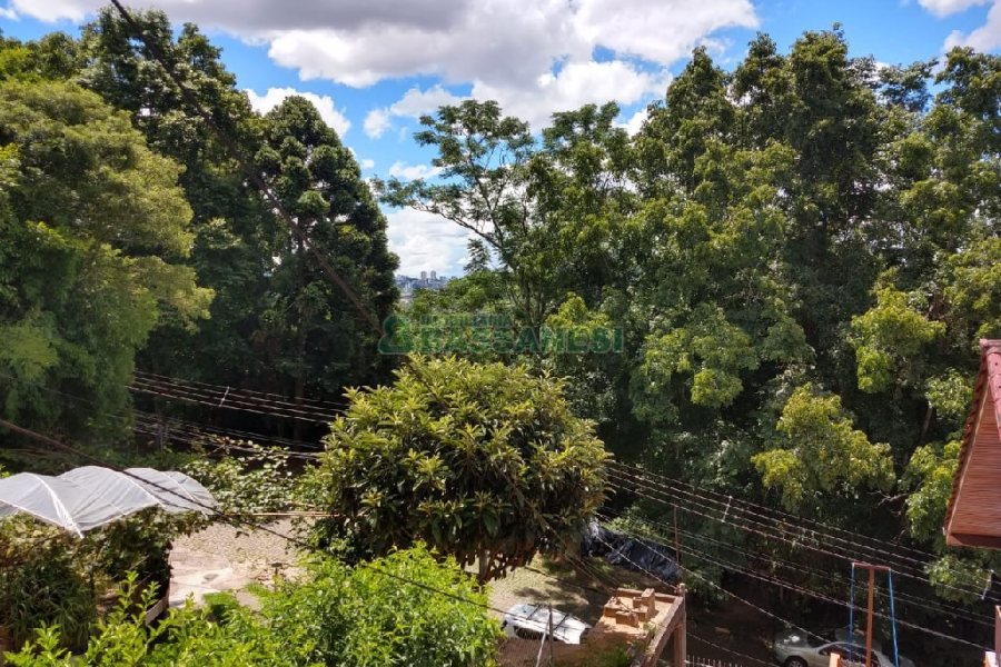 Casa com 149m², 2 dormitórios, 1 vaga, no bairro Santa Corona em Caxias do Sul para Comprar