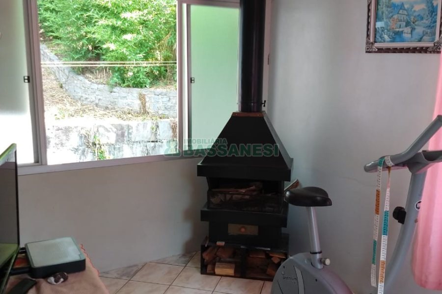 Casa com 149m², 2 dormitórios, 1 vaga, no bairro Santa Corona em Caxias do Sul para Comprar