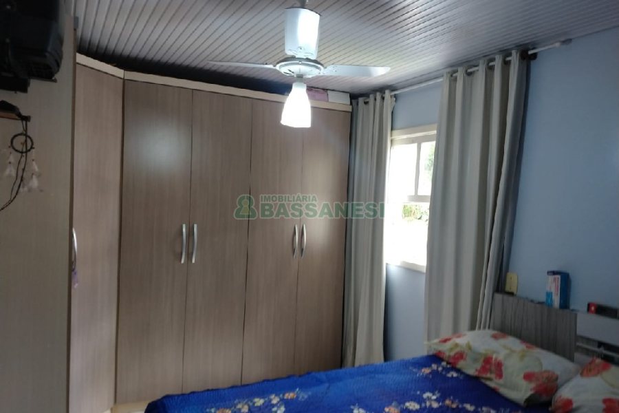 Casa com 149m², 2 dormitórios, 1 vaga, no bairro Santa Corona em Caxias do Sul para Comprar