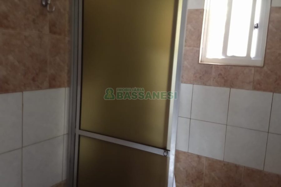 Casa com 149m², 2 dormitórios, 1 vaga, no bairro Santa Corona em Caxias do Sul para Comprar