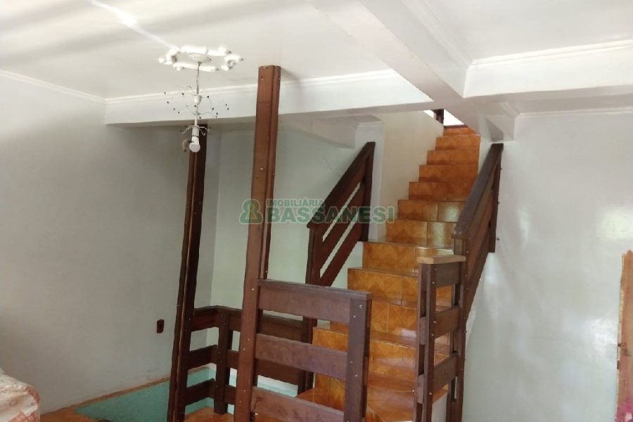 Casa com 197m², 3 dormitórios, 1 vaga, no bairro Santa Corona em Caxias do Sul para Comprar