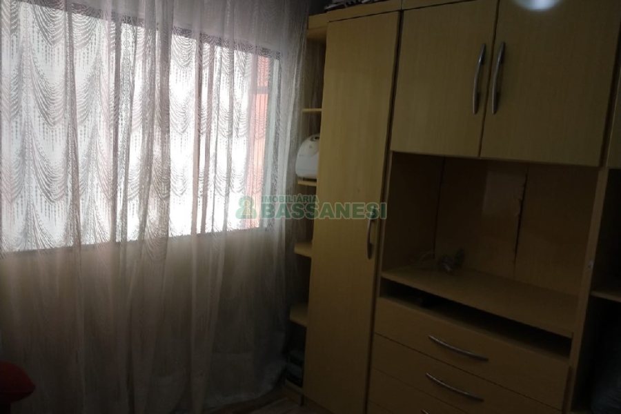 Casa com 197m², 3 dormitórios, 1 vaga, no bairro Santa Corona em Caxias do Sul para Comprar