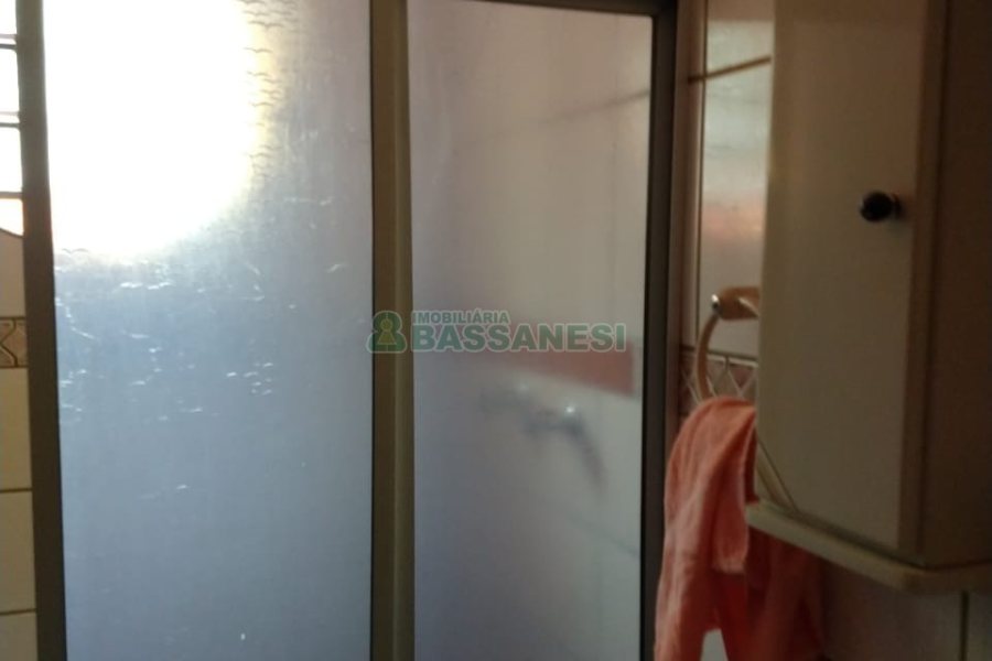 Casa com 197m², 3 dormitórios, 1 vaga, no bairro Santa Corona em Caxias do Sul para Comprar