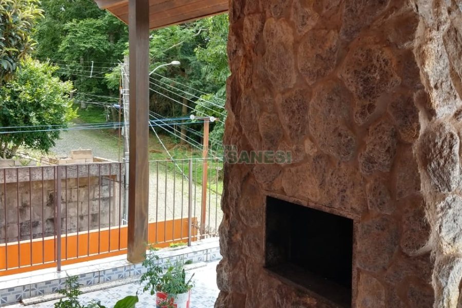 Casa com 197m², 3 dormitórios, 1 vaga, no bairro Santa Corona em Caxias do Sul para Comprar