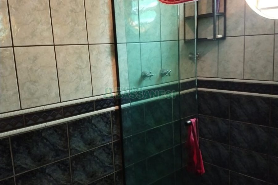 Casa com 197m², 3 dormitórios, 1 vaga, no bairro Santa Corona em Caxias do Sul para Comprar