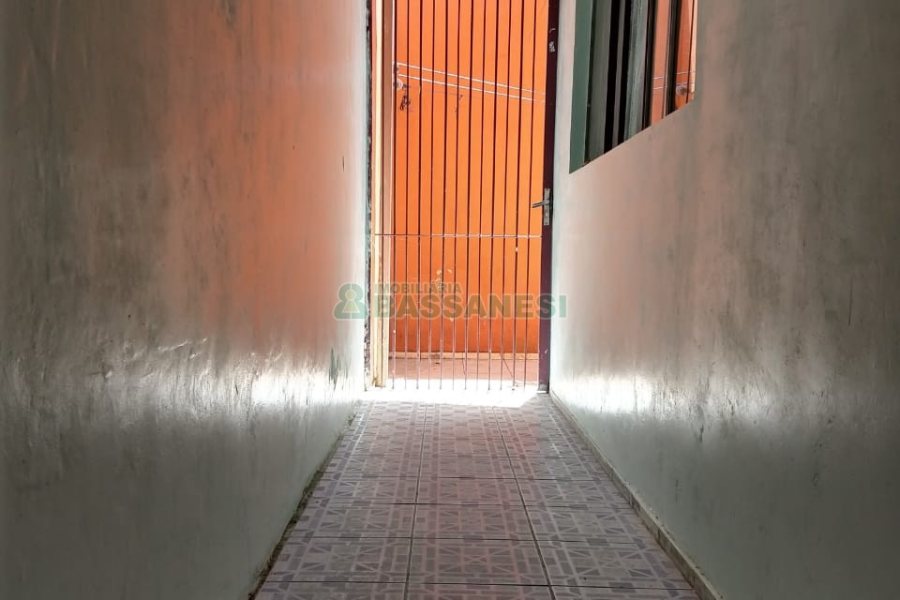 Casa com 197m², 3 dormitórios, 1 vaga, no bairro Santa Corona em Caxias do Sul para Comprar