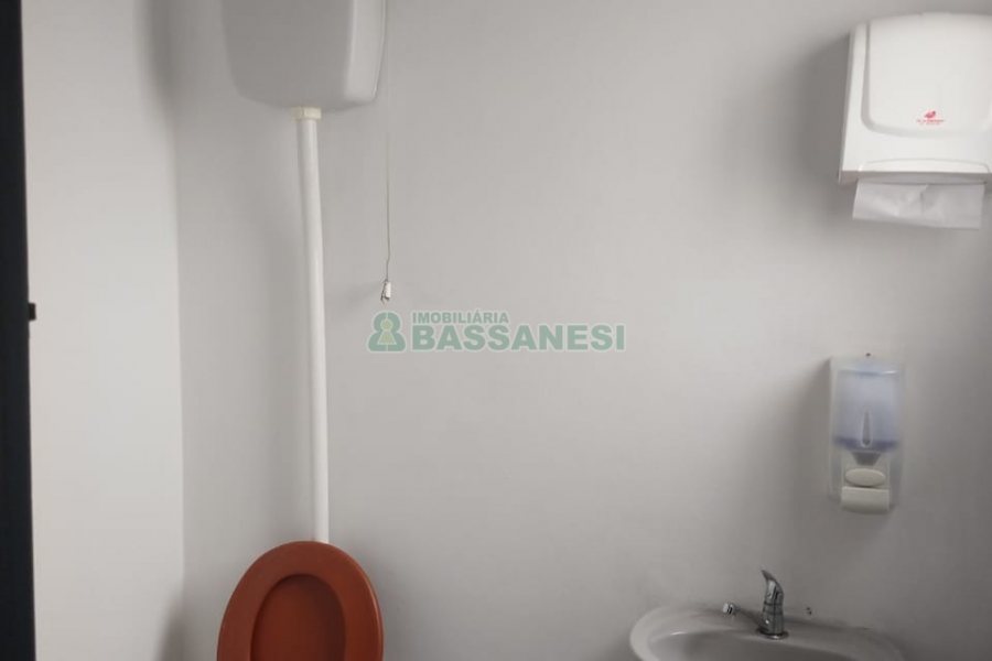 Loja com 101m², 1 vaga, no bairro Rio Branco em Caxias do Sul para Comprar