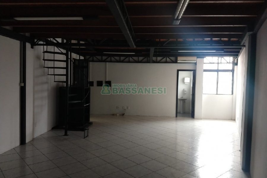 Loja com 101m², 1 vaga, no bairro Rio Branco em Caxias do Sul para Comprar