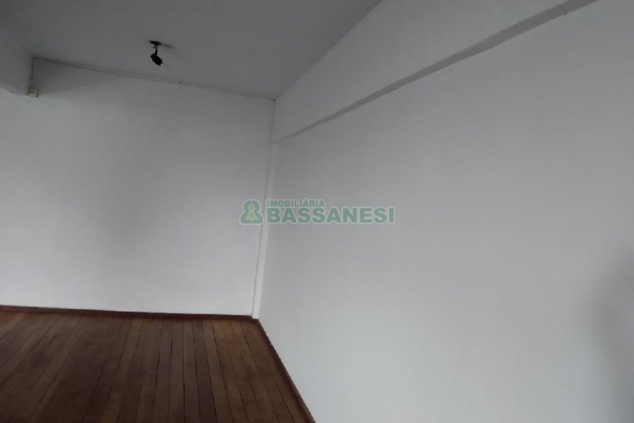 Loja com 101m², 1 vaga, no bairro Rio Branco em Caxias do Sul para Comprar